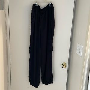 Woman’s: Blck cargo pocket joggers Size:1Xl